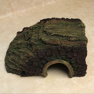 Thrive Corner Tree Forest Wood Hide